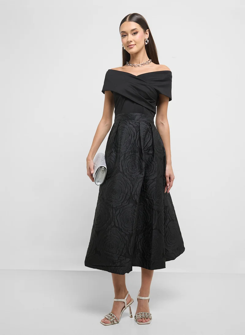 ايلا Off-Shoulder Jacquard Dress