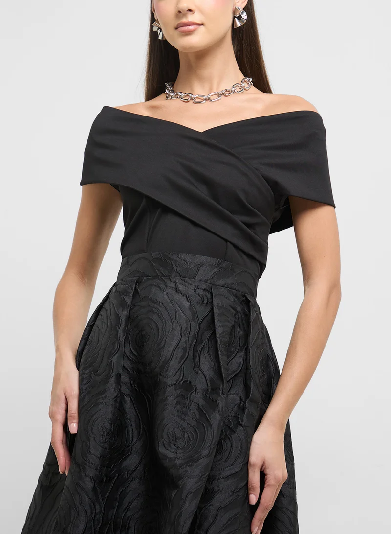 ايلا Off-Shoulder Jacquard Dress