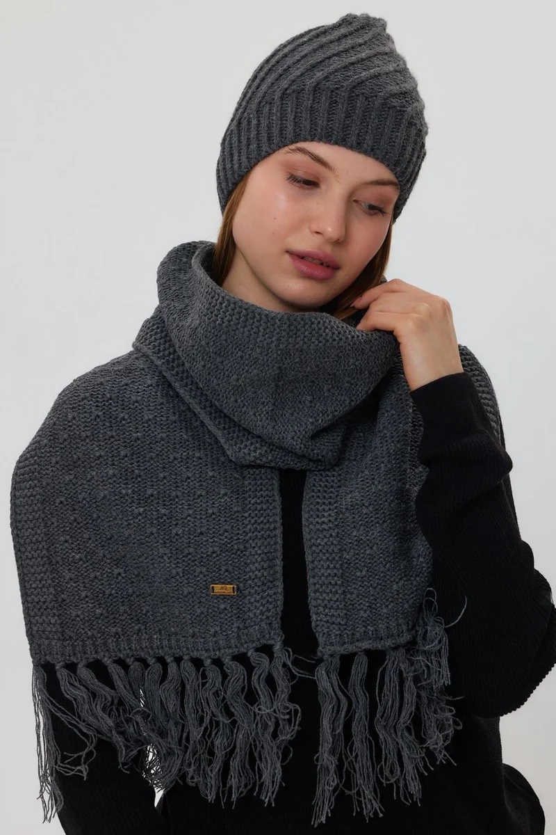 الكسندر جاردي Knitted Detail Long Scarf (E20-18843)