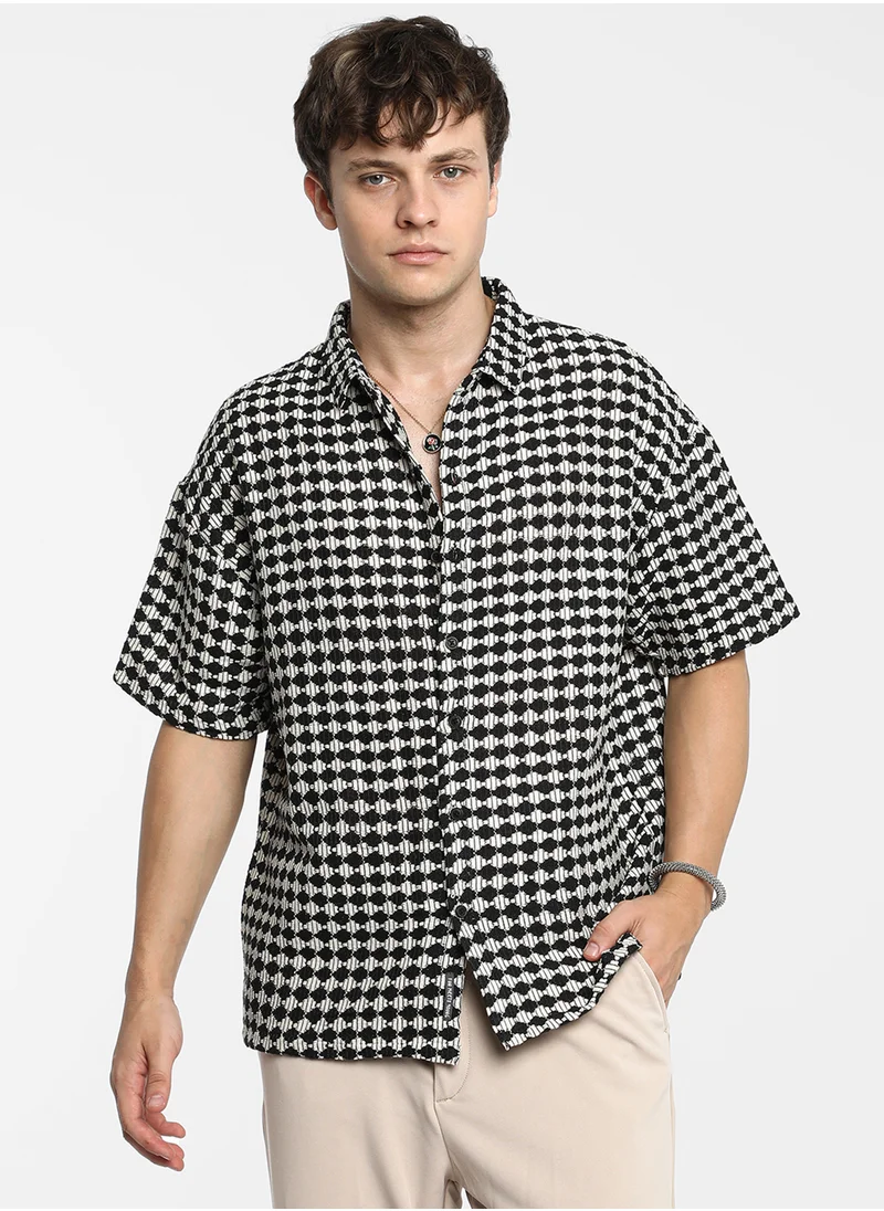 كامبوس سوترا Men's Midnight Black & Powder White Lozenge-Striped Oversized Shirt