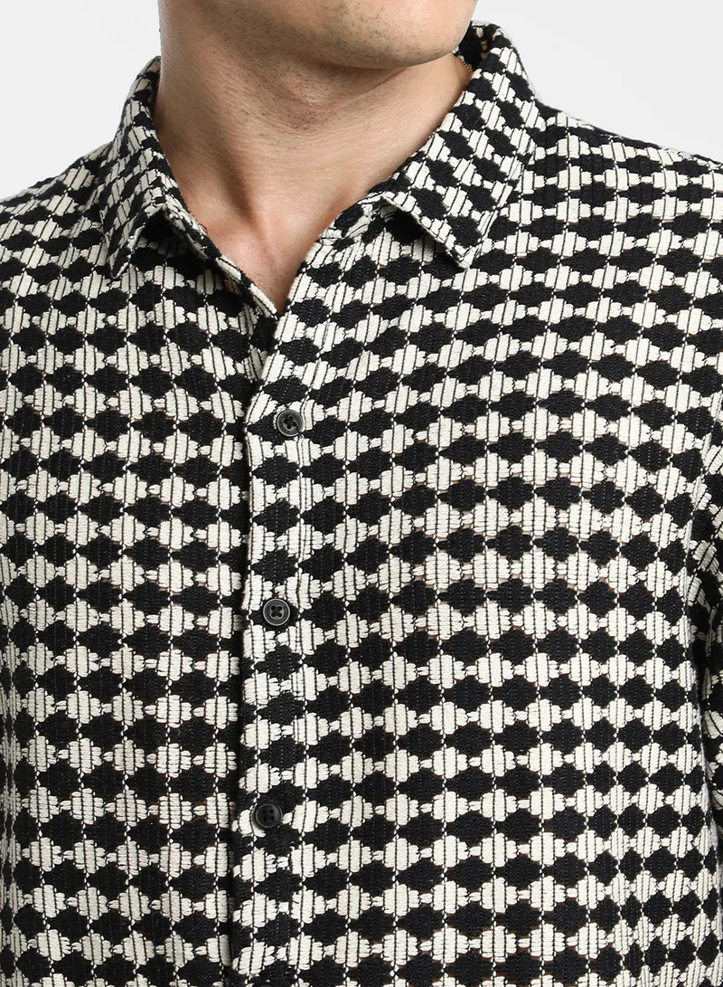كامبوس سوترا Men's Midnight Black & Powder White Lozenge-Striped Oversized Shirt