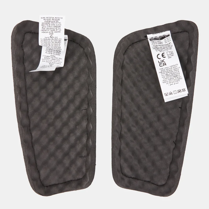 نايكي واقيات الساق لكرة القدم ميركوريال هاردشل للرجال