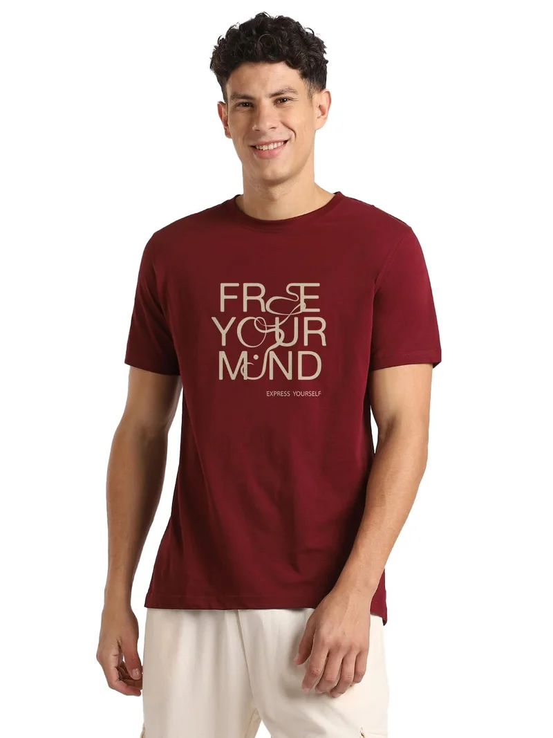 نوبيرو Men's Burgundy Typography T-Shirt