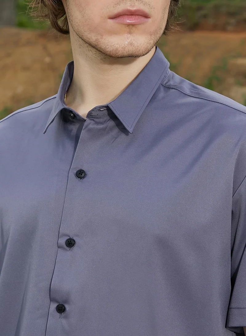 Campus Sutra Campus Sutra Men's Moon Grey Satin Oversized Shirt For Casual Wear | Spread Collar | Short Regular Sleeves | Button Closure | Oversized Shirt Crafted With Comfort Fit For Everyday Wear