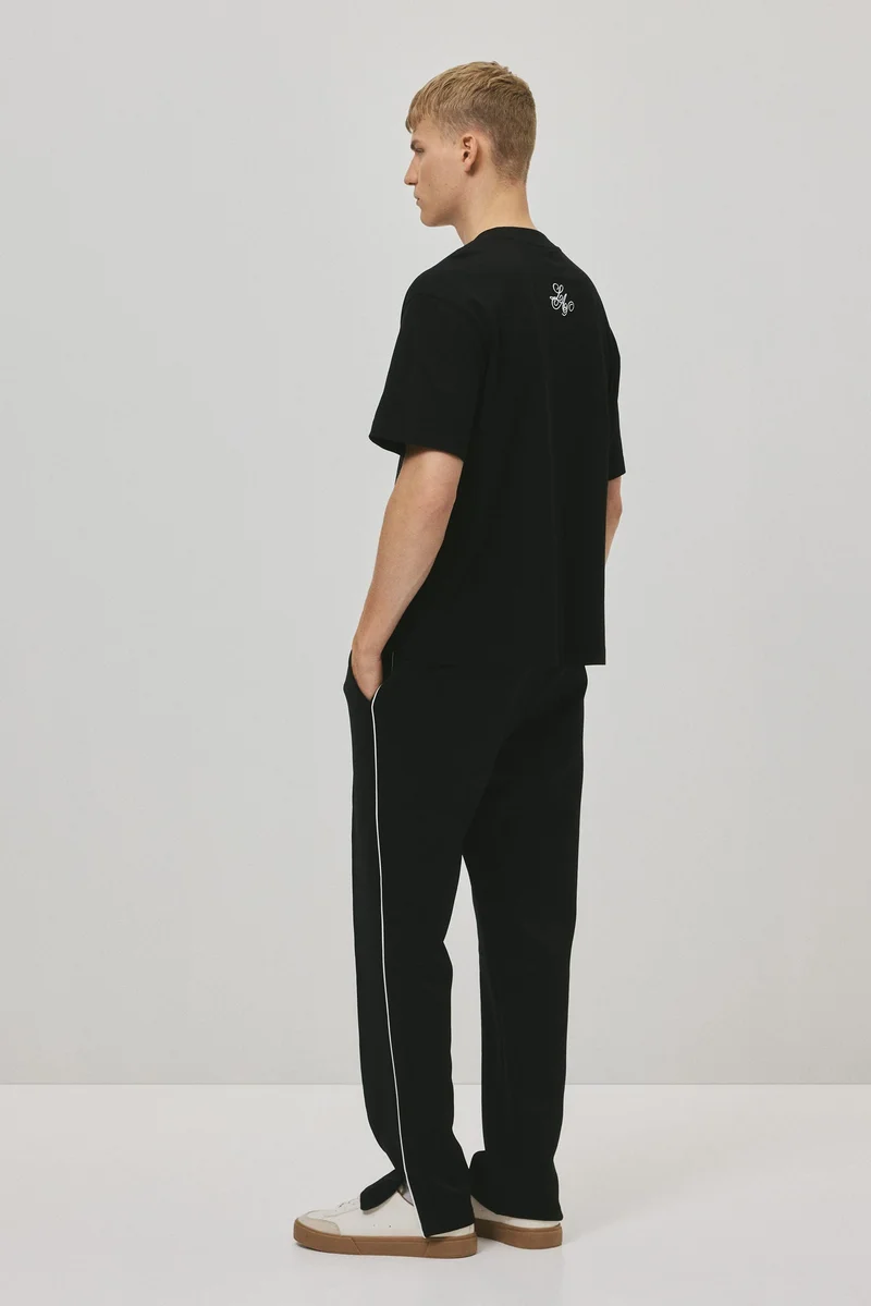 اتش اند ام بنطلون رياضي أنيق بقصة مريحة