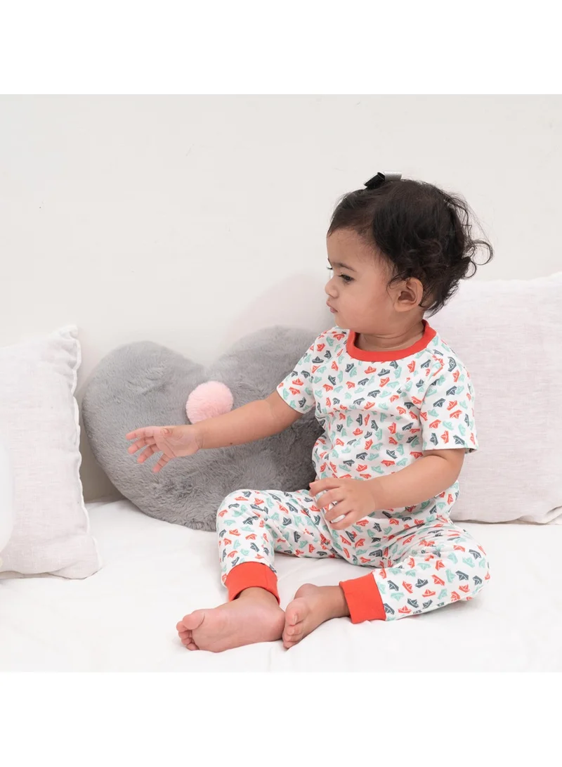 كيبي طقم بيجامة نوم قطن عضوي نصف كم بطبعة قوارب ورقية من كيبي