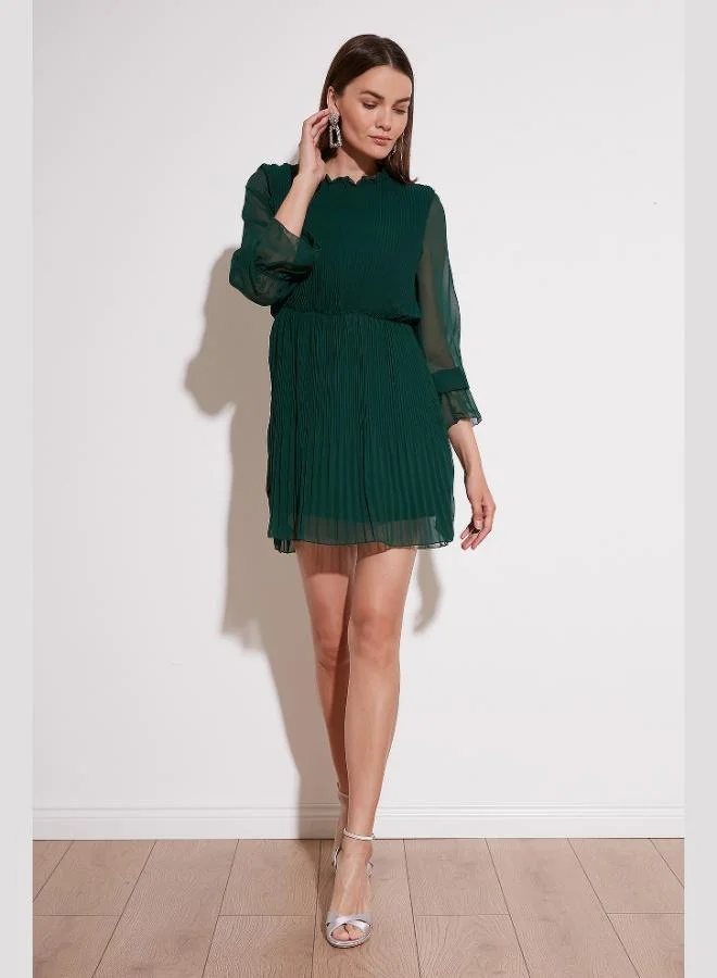 ليلا فستان قصير شيفون مطوي بتفاصيل أكمام ليلا للنساء