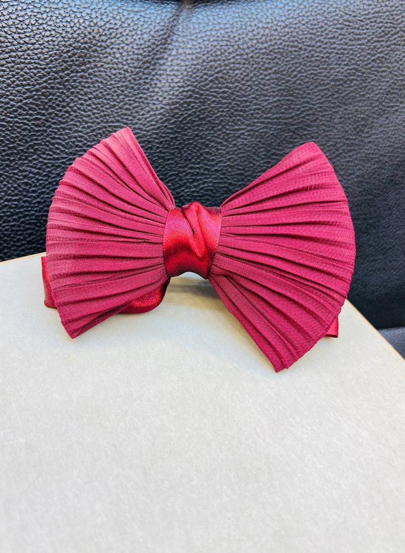 Generic "Bow hair clip with satin ribbon in burgundy, a soft touch that adds femininity and beauty to your look." - Image 1