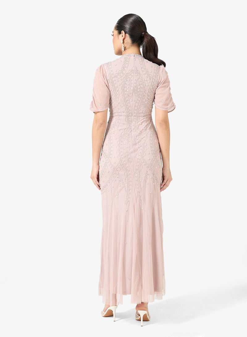 اميليا روز فستان ماكسي مزين برقبة عالية وأكمام قصيرة - Image 3