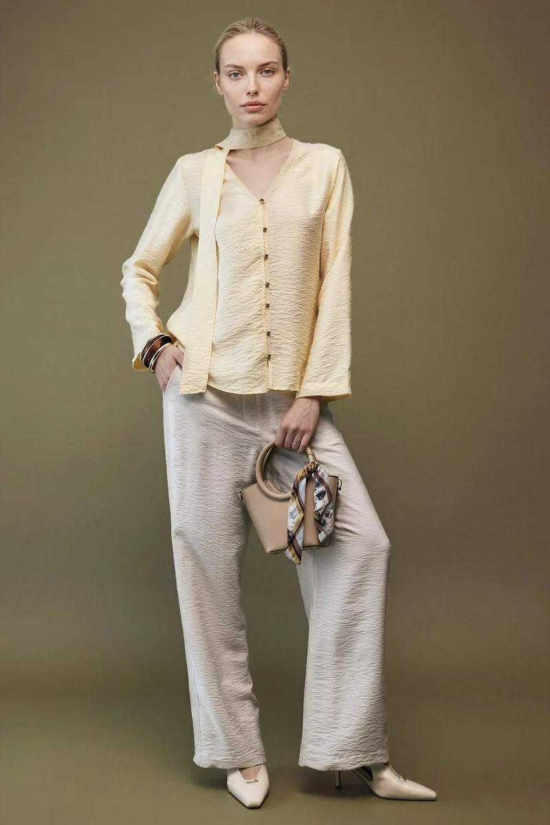 ديفاكتو Regular Fit V-Neck Long Sleeve Shirt