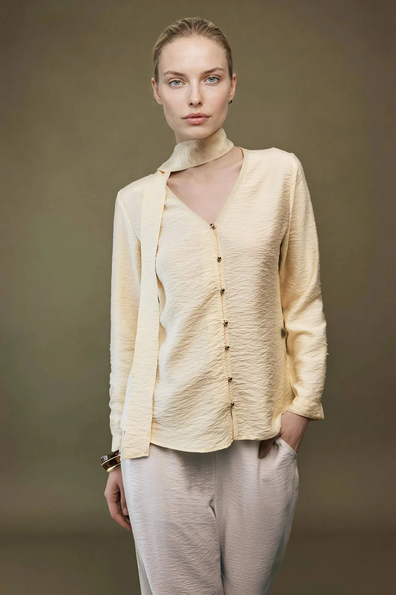 ديفاكتو Regular Fit V-Neck Long Sleeve Shirt