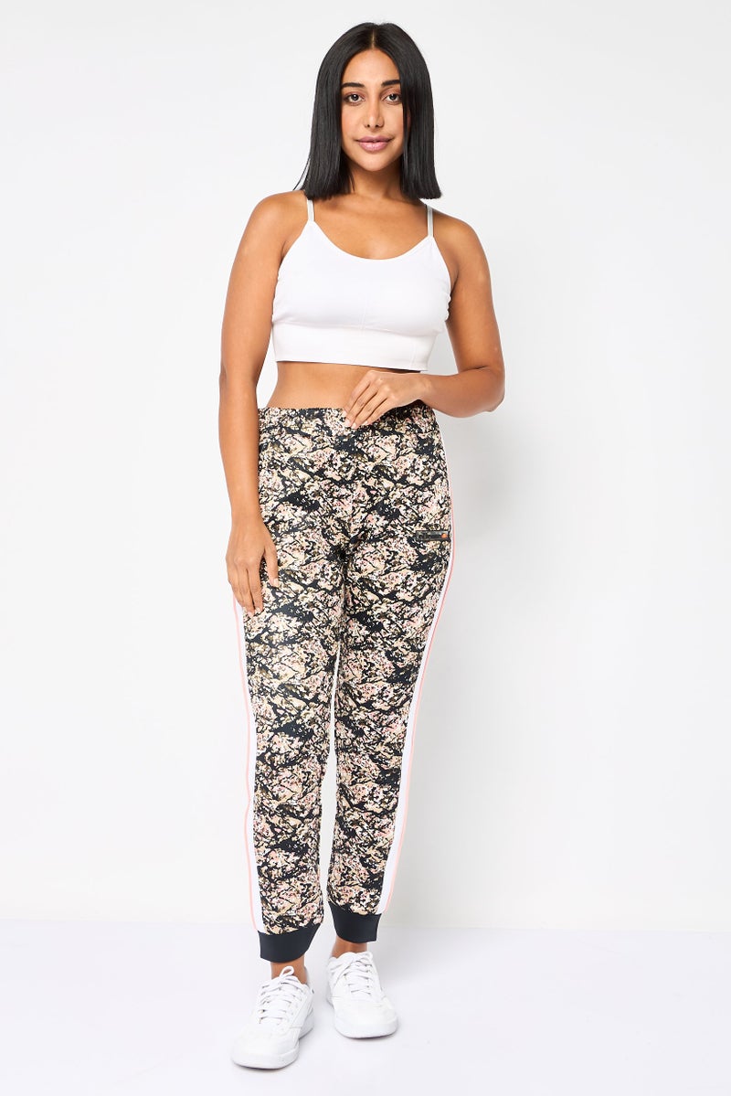 Ellesse Women Sportswear Fit Outdoor Sweatpants, Multicolor  - Image 2
