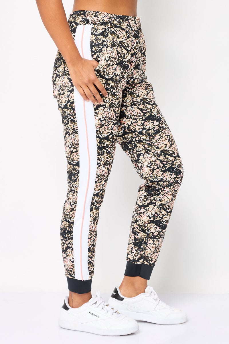 Ellesse Women Sportswear Fit Outdoor Sweatpants, Multicolor  - Image 3