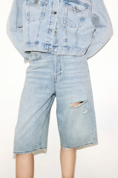 اتش اند ام شورت جينز عالي الركبة