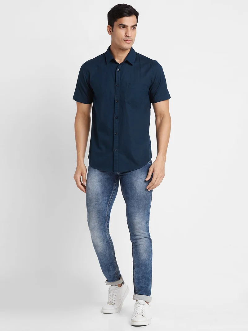 جلو باص قميص رجالي أزرق سادة كتان بقصة عادية كاجوال