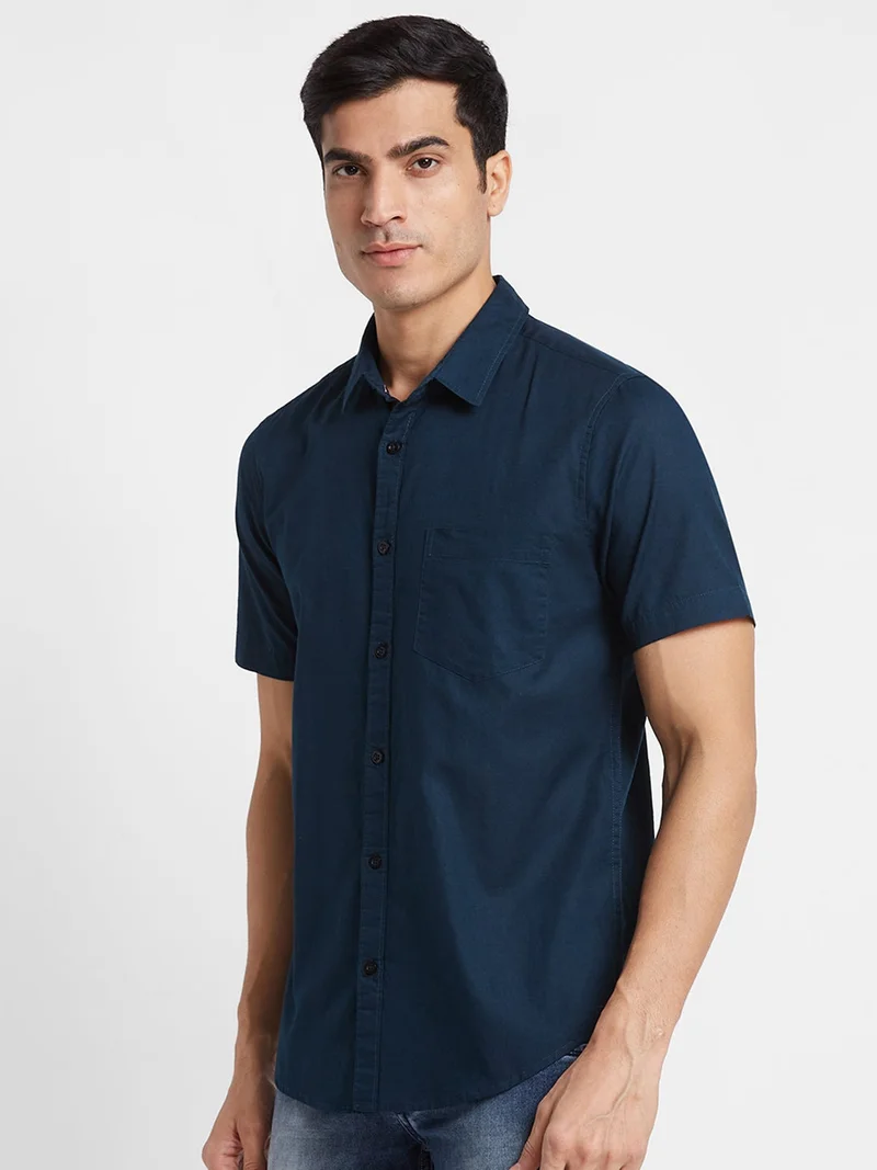 جلو باص قميص رجالي أزرق سادة كتان بقصة عادية كاجوال