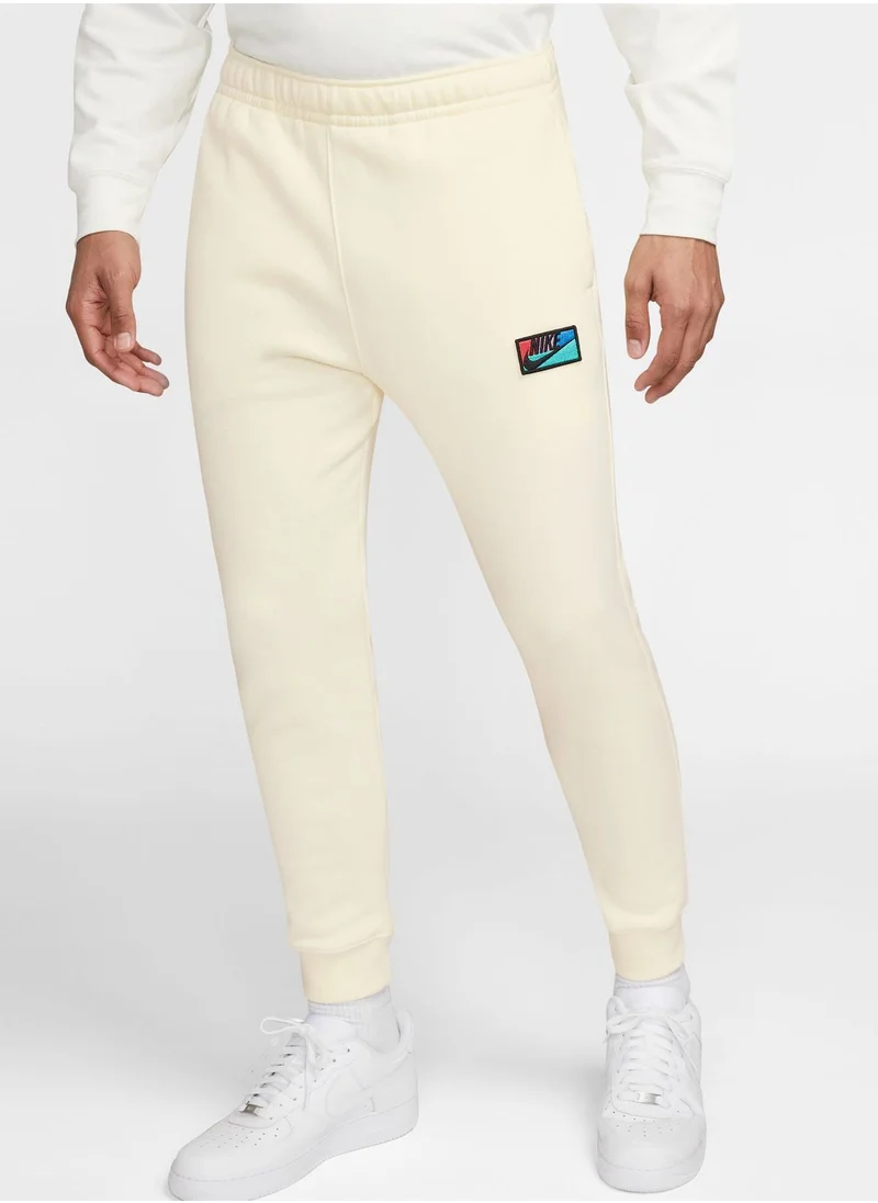 Nike Club+ Patch Graphic Pants
