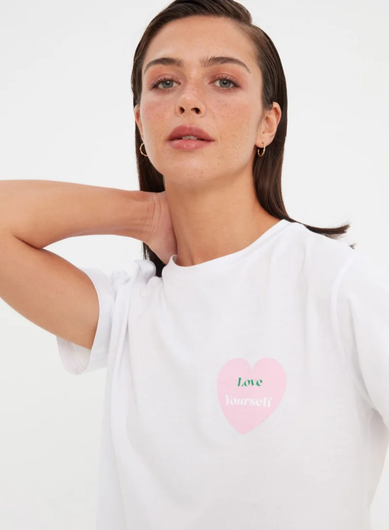 ترينديول تيشيرت بطبعة جرافيك