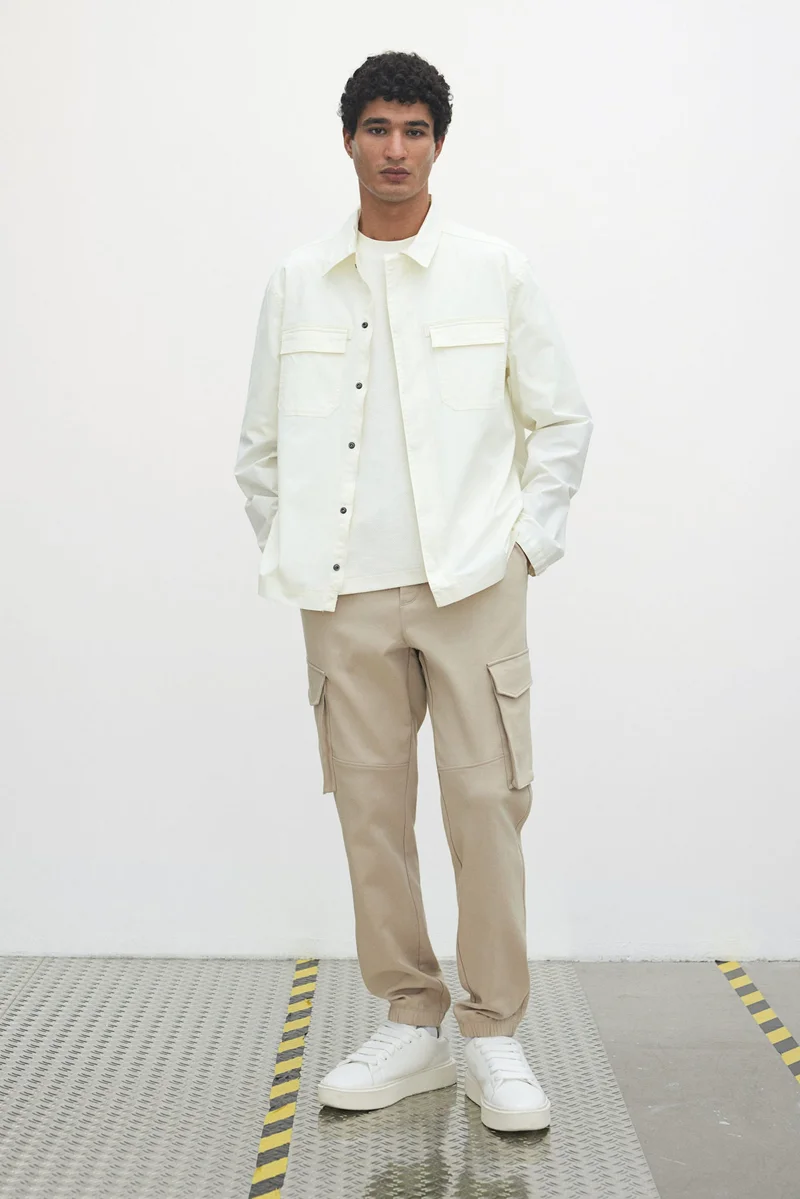 اتش اند ام بنطلون رياضي كارغو بقصّة سلِم