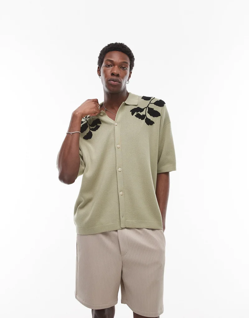 توب مان قميص قصير مطرز بالزهور