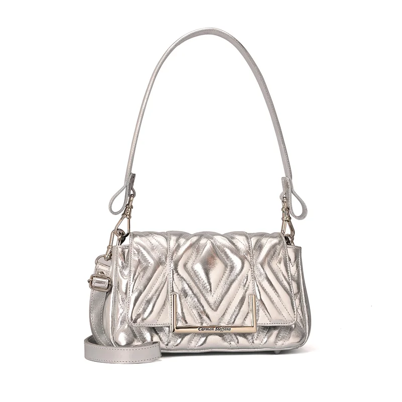 كارمن ستيفنز حقيبة جلدية فضية مبطنة