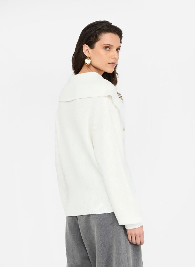 ليو جو كنزة بياقة واسعة