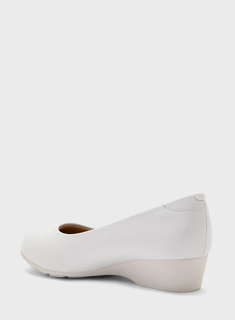 MODARE Ankle Strap Mid Heel Pumps