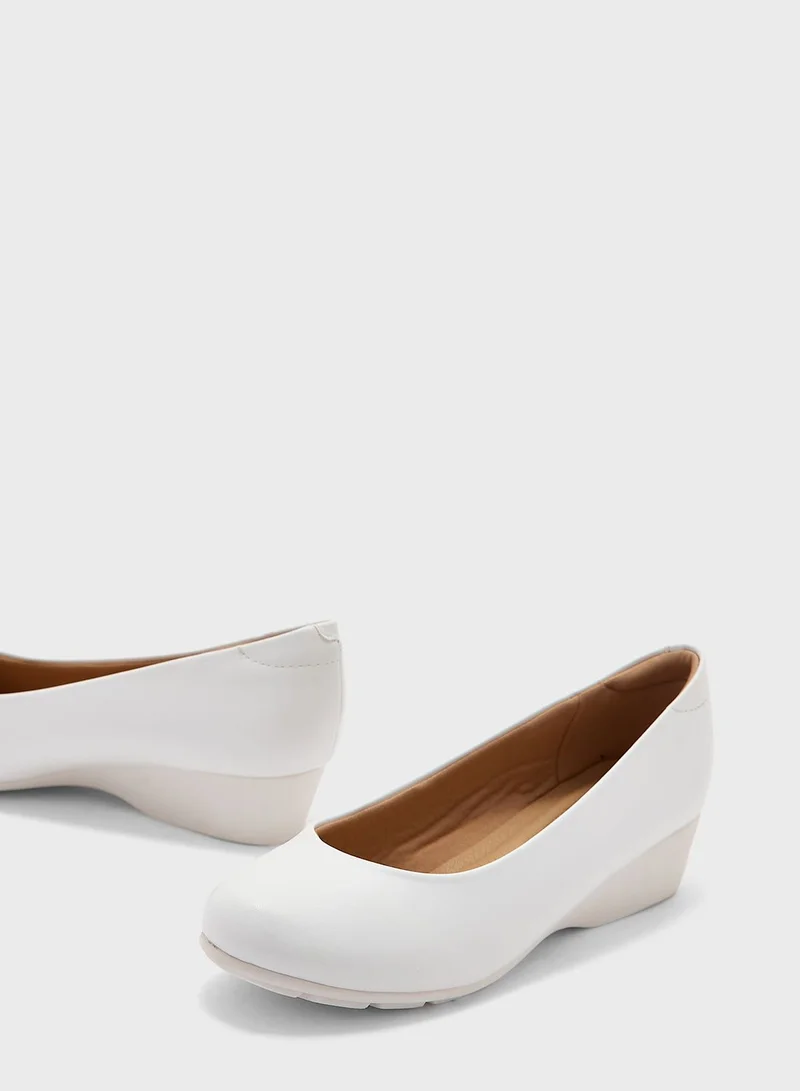 MODARE Ankle Strap Mid Heel Pumps