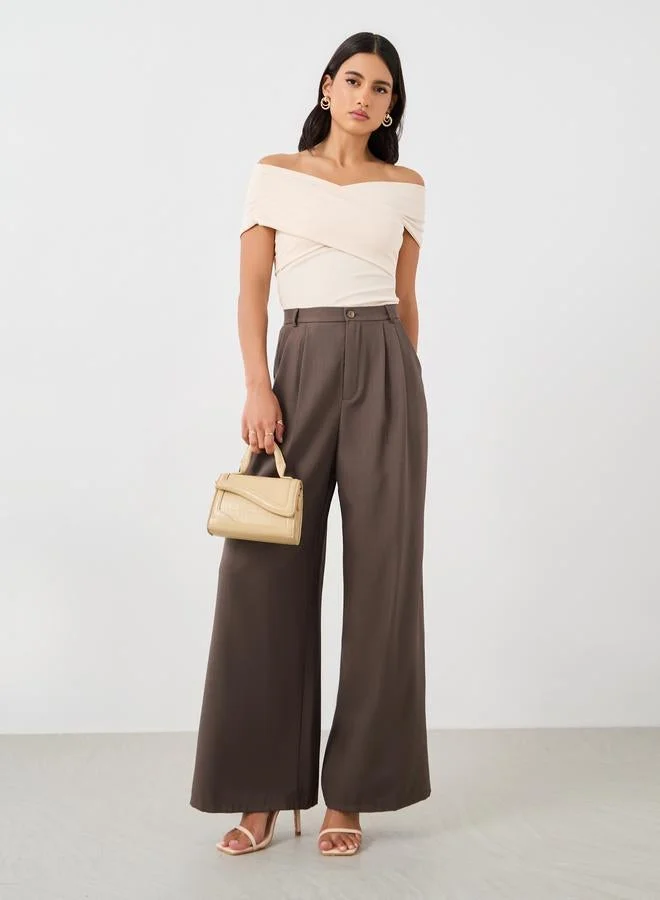 ستايلي بلوزة محبوكة بكتف مكشوف مضلعة سادة