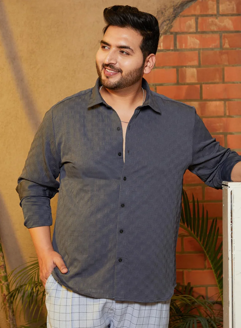 انستافاب بلس قميص رجالي رمادي فحمي بنقشة طوب بياقة ممتدة وأكمام طويلة بأزرار مقاس كبير بتصميم مريح للاستخدام اليومي