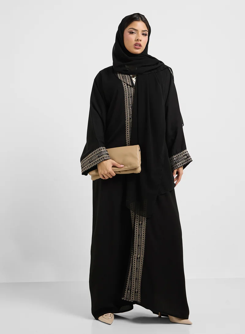 هيا كلوزيت Embroidered Collar Neck Flared Sleeve Abaya