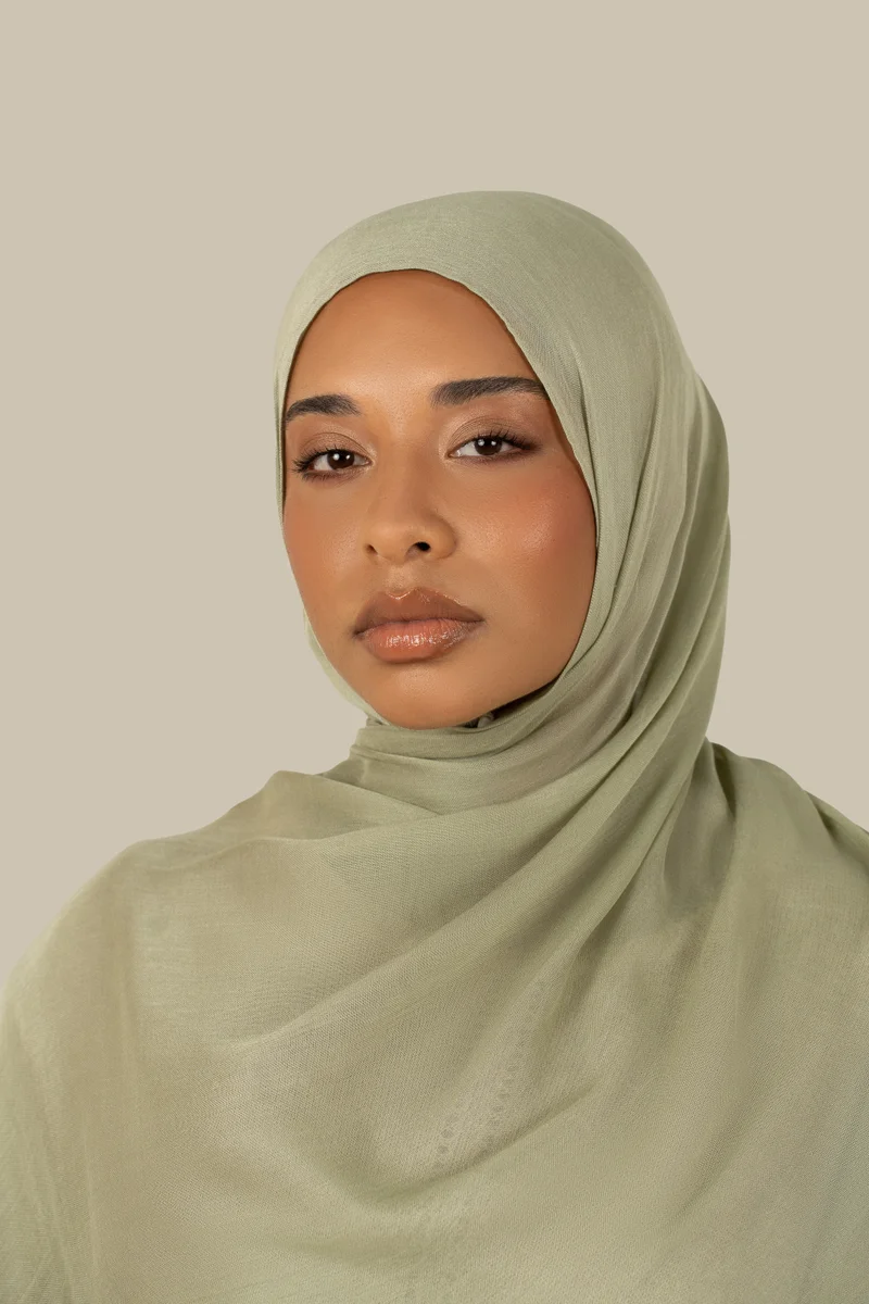 سيلكروز حجاب منسوج بإحكام بلون ماتشا مغسول