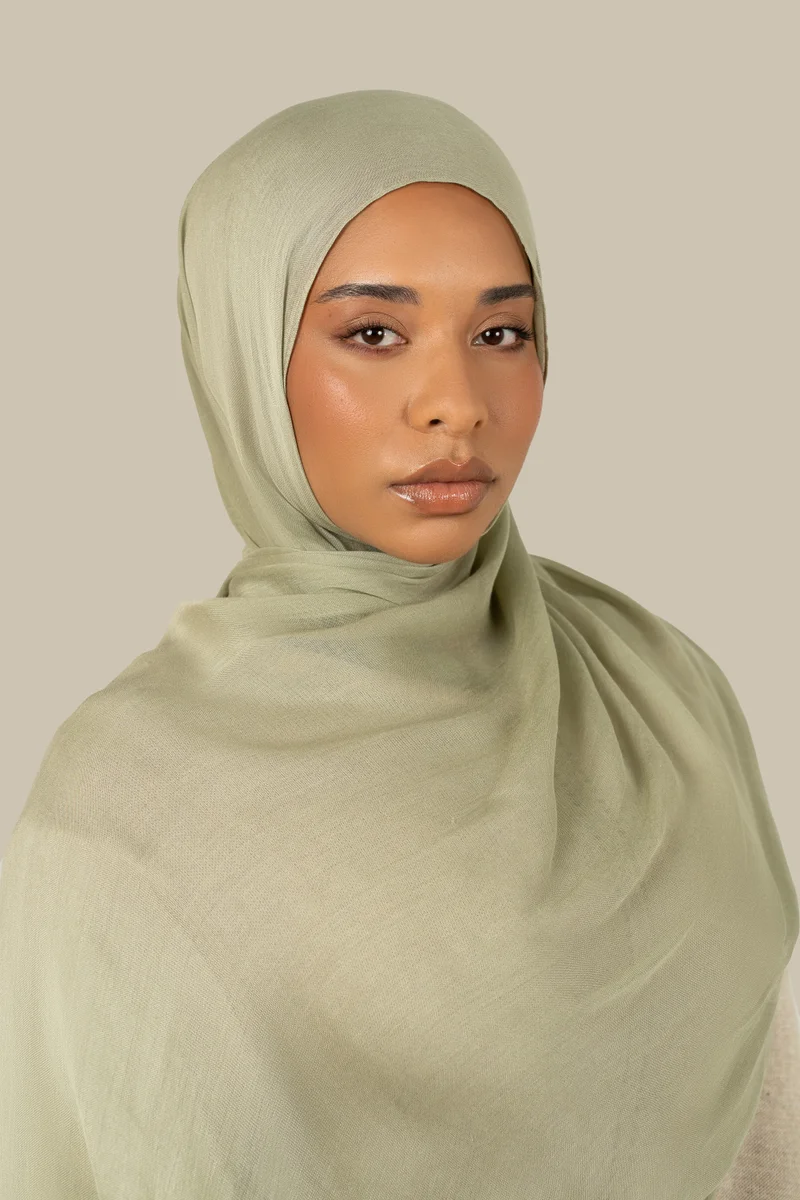 سيلكروز حجاب منسوج بإحكام بلون ماتشا مغسول