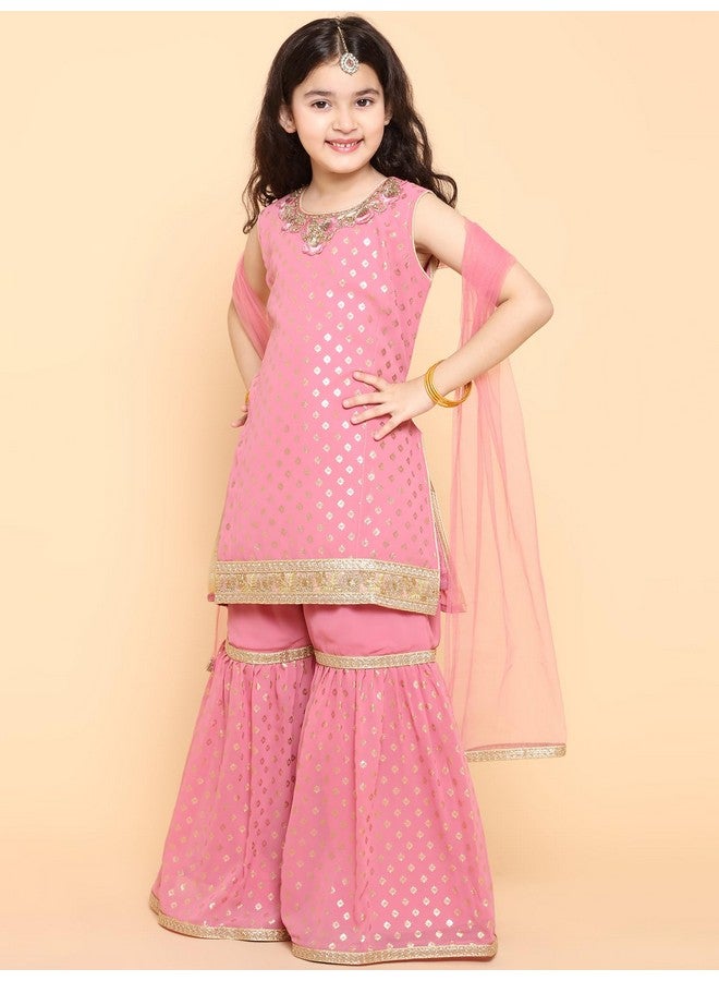 أديفا طقم كورتا شارارا بدون أكمام بطبعة رقائق معدنية من Adiva Georgette للأطفال للبنات (G-1031-Rani-28) - Image 5