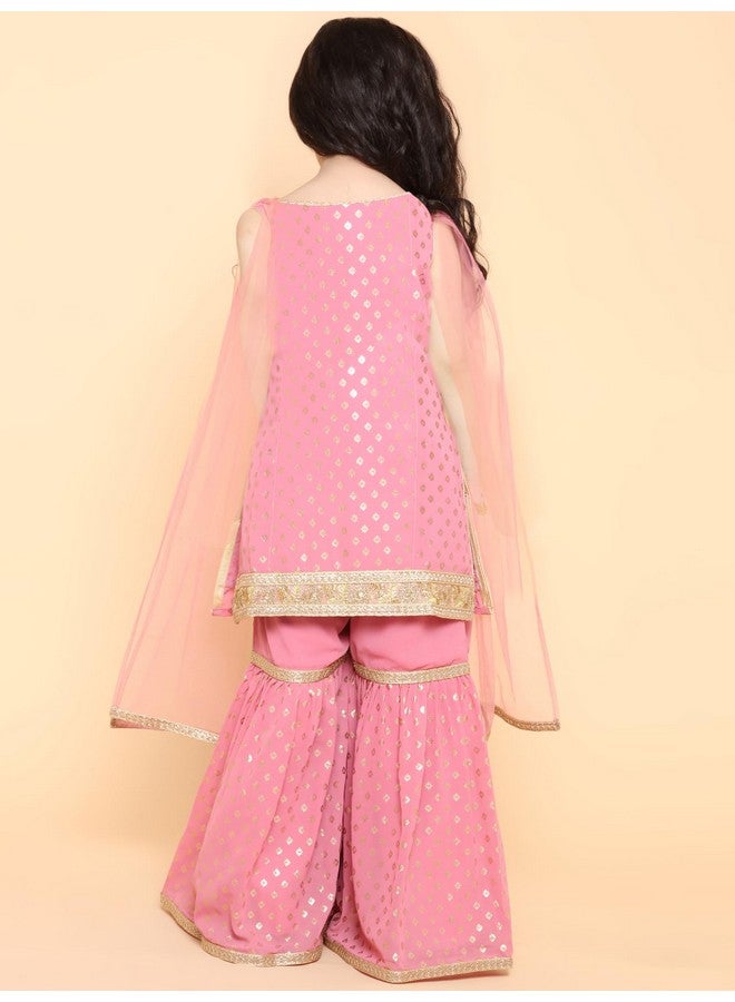 أديفا طقم كورتا شارارا بدون أكمام بطبعة رقائق معدنية من Adiva Georgette للأطفال للبنات (G-1031-Rani-28) - Image 4
