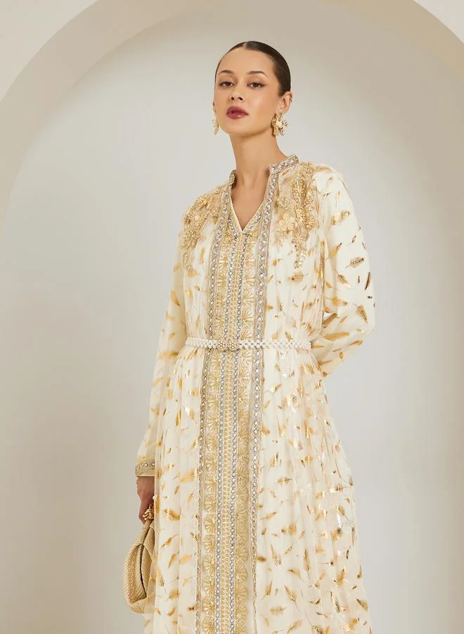 أميرة قفطان مطرز مع فستان داخلي ساتان