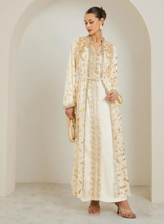 أميرة قفطان مطرز مع فستان داخلي ساتان