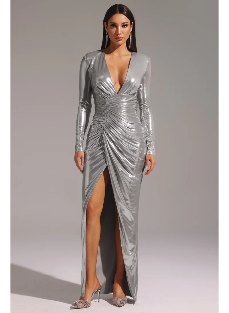 بيلا بارنيت فستان لينكا طويل بأكمام طويلة وياقة على شكل حرف V عميقة