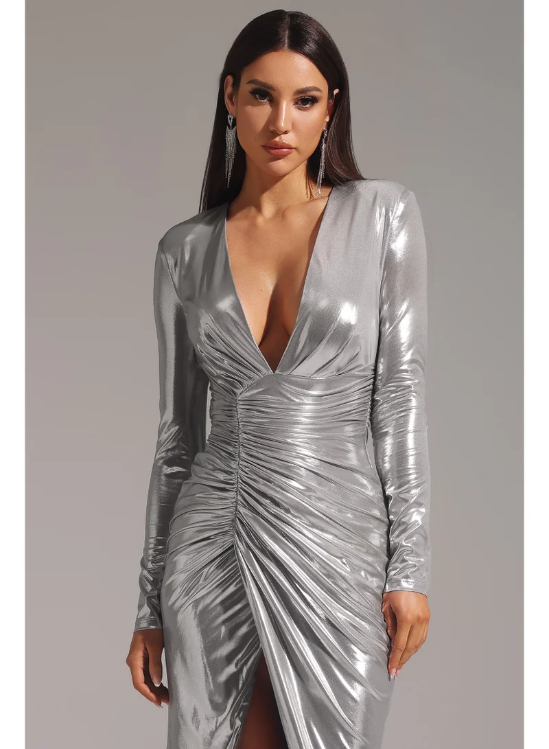 بيلا بارنيت فستان لينكا طويل بأكمام طويلة وياقة على شكل حرف V عميقة