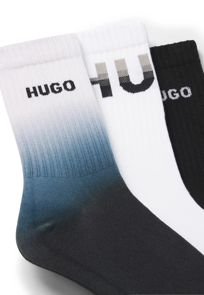 هوجو ثلاث جوارب قصيرة بشعارات