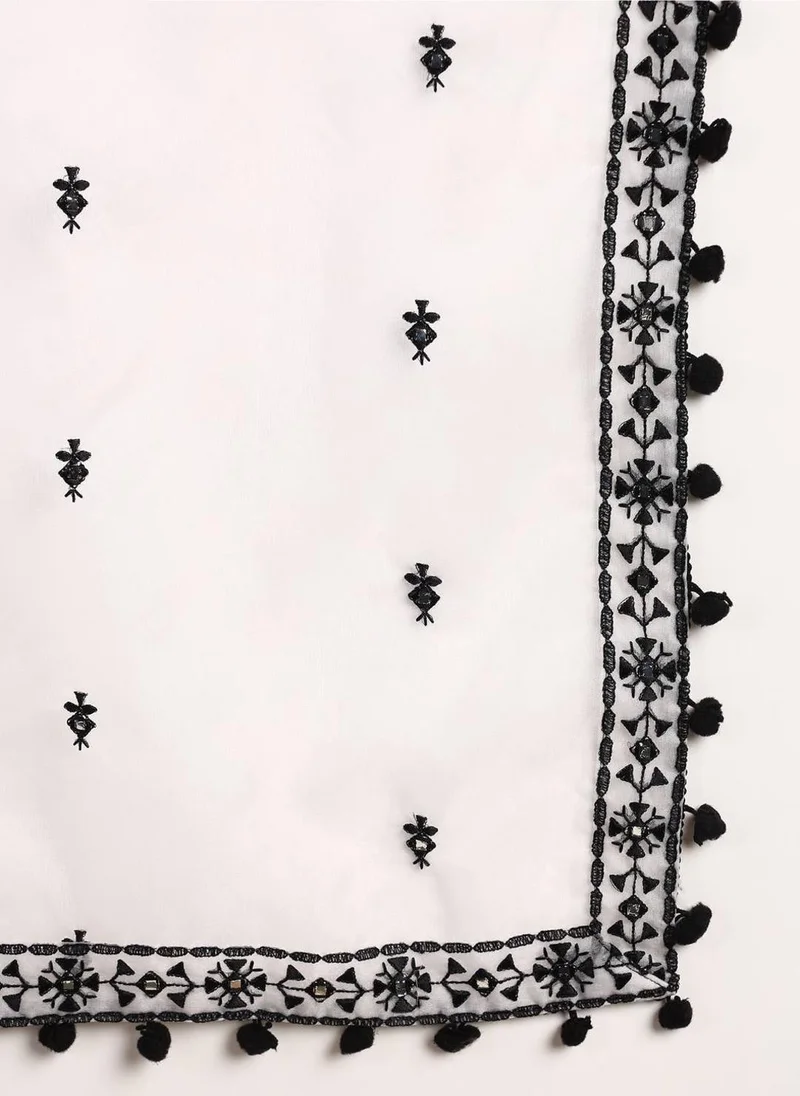 زيري سوق White Silk Blend Thread Work A-Line 3-Piece Kurta Set