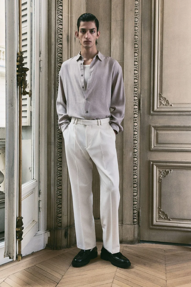 اتش اند ام قميص من نسيج مجعد بقصة عادية