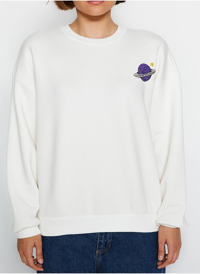 trendyol - White Thick Inside Fleece Printed Crew Neck Regular/Normal Fit Knitted Sweatshirt TWOAW24SW00175 - Image 1