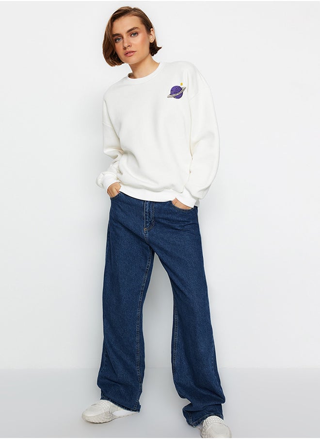 trendyol - White Thick Inside Fleece Printed Crew Neck Regular/Normal Fit Knitted Sweatshirt TWOAW24SW00175 - Image 1