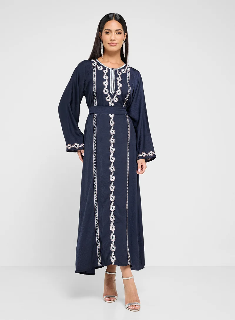 hayas closet Straight Sleeve Crew Neck Emroidered Belted Abaya