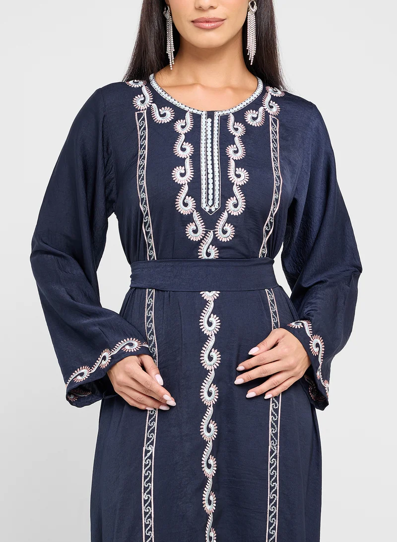 hayas closet Straight Sleeve Crew Neck Emroidered Belted Abaya
