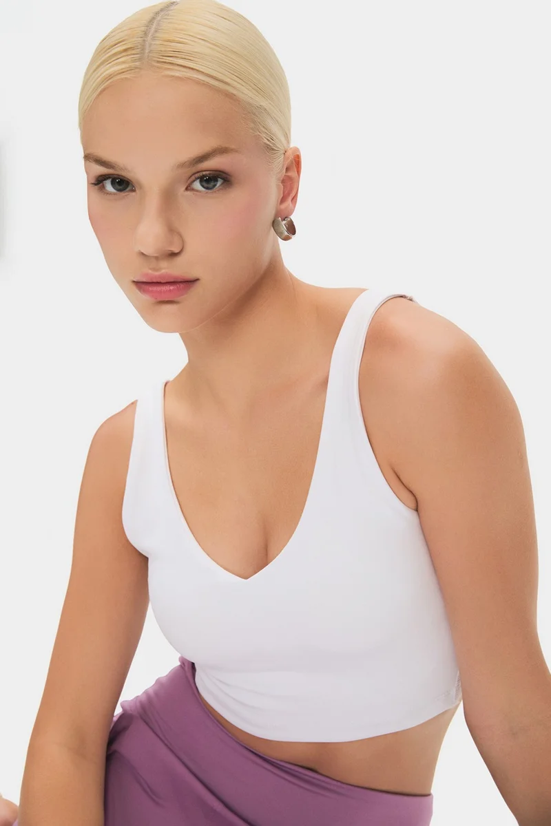جويستار Women's Black V Neck Lightly Supported Covered Thick Strap Sports Bra