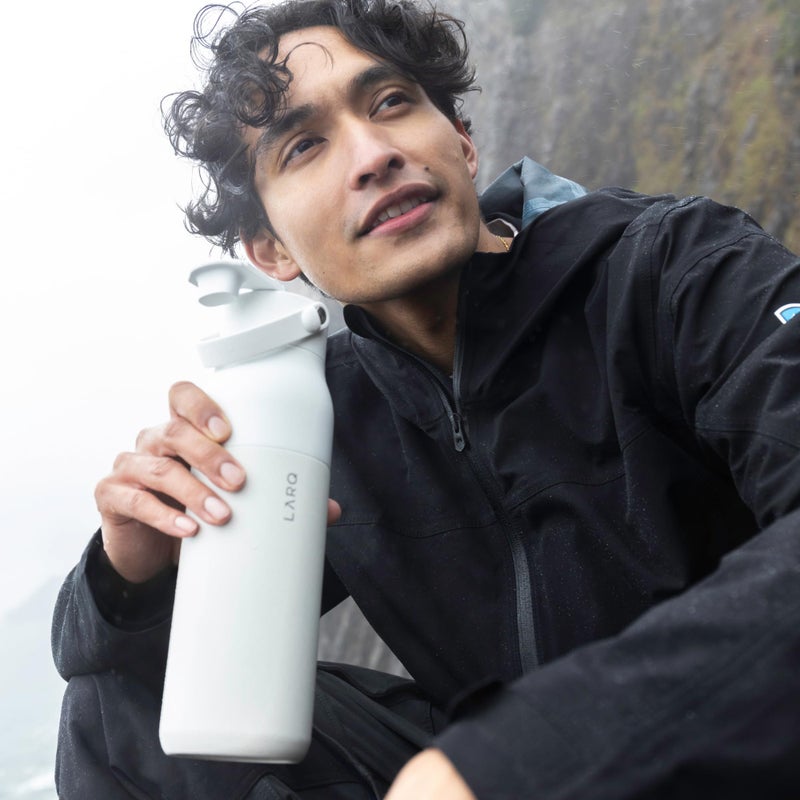 LARQ زجاجة LARQ بغطاء Swig سعة 34 أونصة - زجاجة ماء معزولة من الفولاذ المقاوم للصدأ مع مقبض سيليكون مدمج | خالية من BPA | زجاجة ماء قابلة لإعادة الاستخدام للرياضة، وصالة الألعاب الرياضية، والسفر، أبيض جرانيت - Image 5