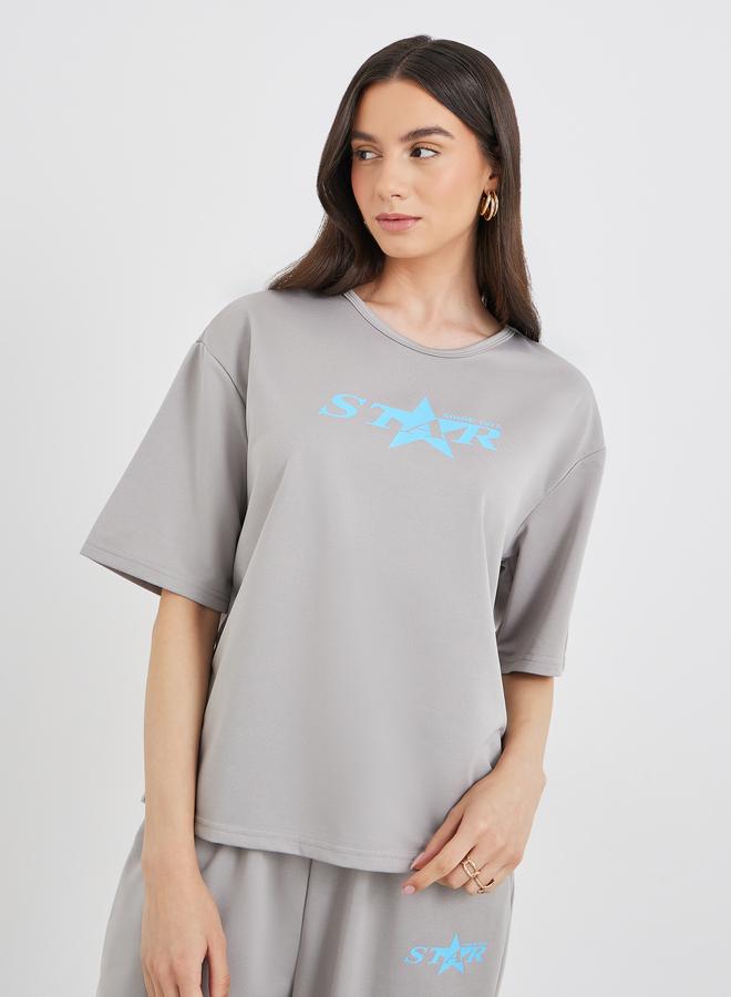تايك تو طقم تي شيرت وبنطلون بطبعة نجوم رمادية - Image 2