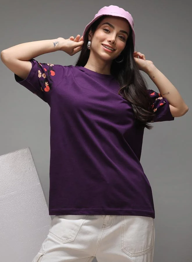 ديلينجر تيشيرت واسع بياقة دائرية وأكمام قصيرة مطبعة بزهور